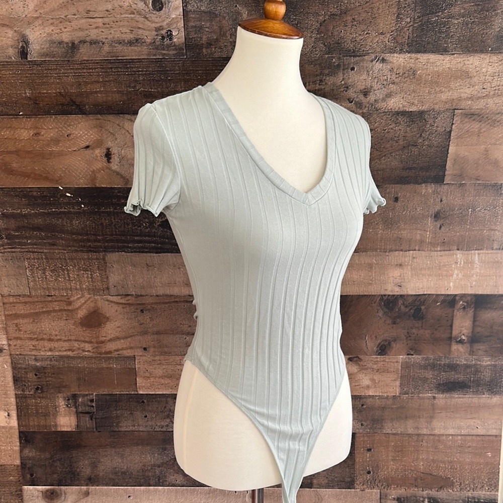 SHEIN Green Ribbed Fitted Bodysuit